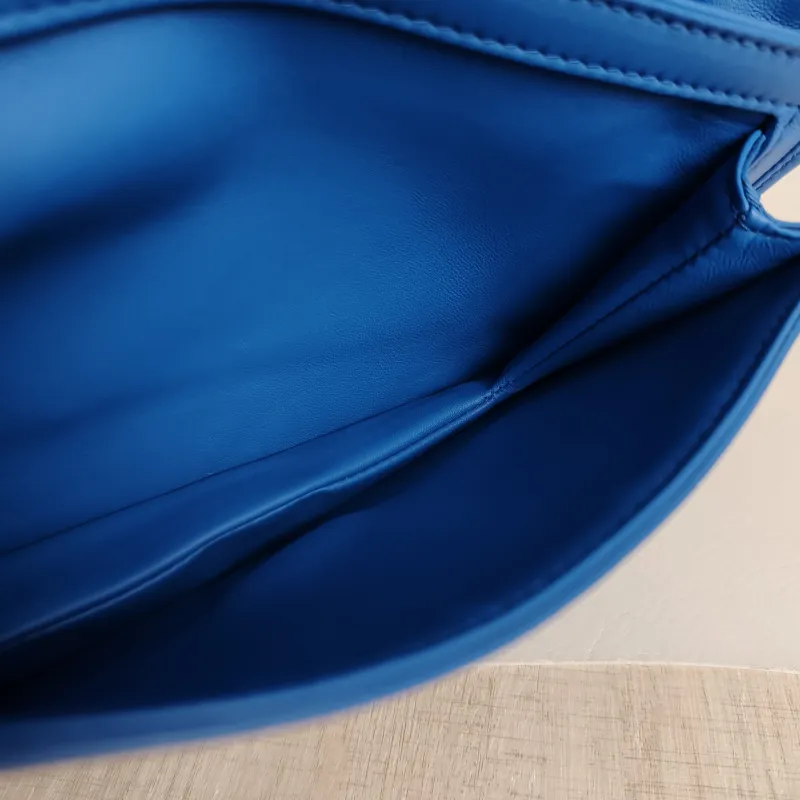 Bottega Veneta Shoulder Bag Woven Messenger Bag Blue Lambskin One Size22 × 7 × 16 cm — detail view 6 of 11