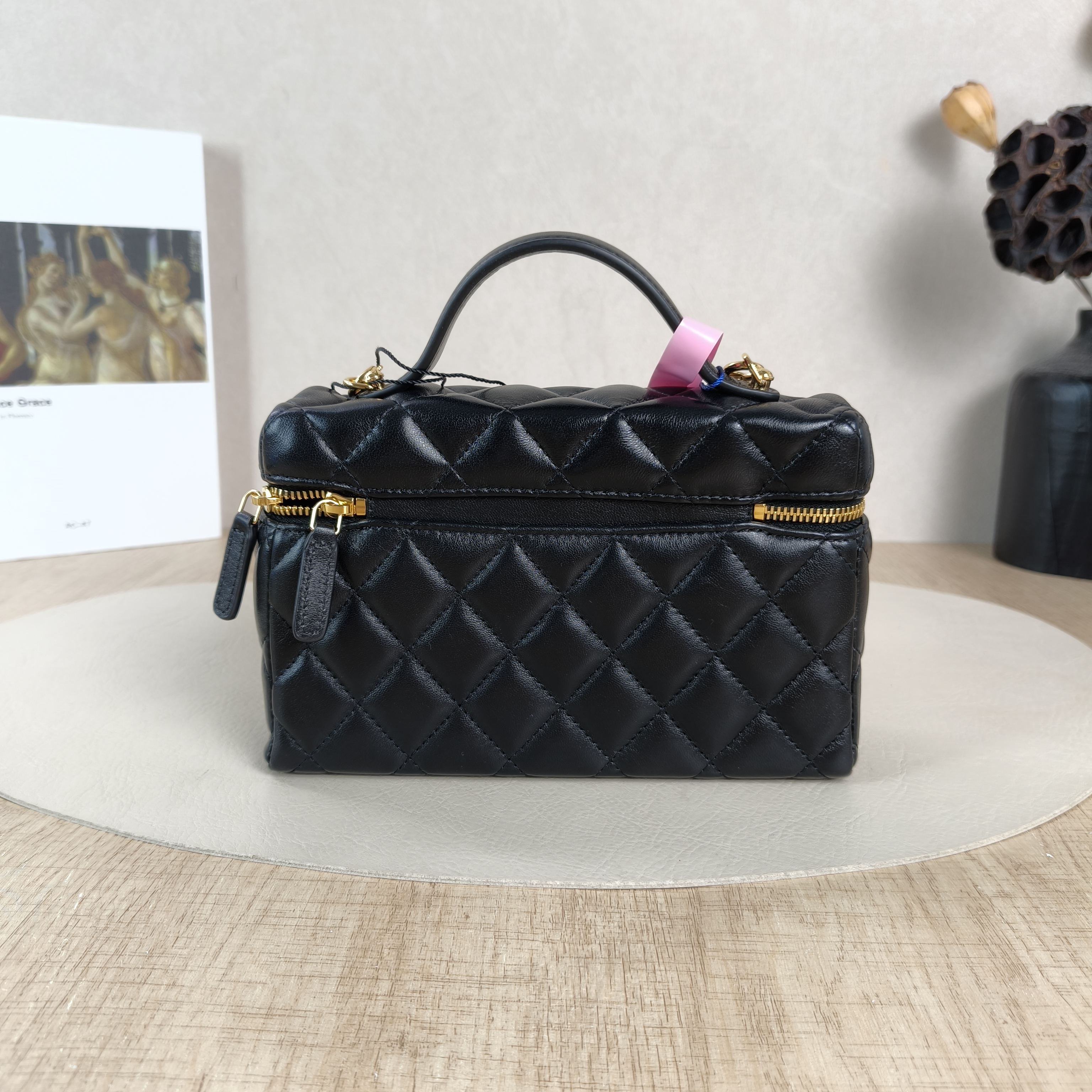 Chanel Crossbody Bag lp Box Bag Black Lambskin One Size19.5 × 5 × 17 cm — cover view 4 of 5