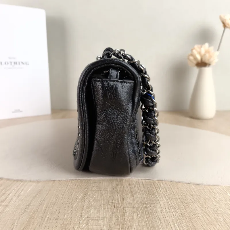 Chanel Shoulder Bag Black Calfskin 24 × 6 × 14 cm 10 Conditioned — detail view 1 of 11