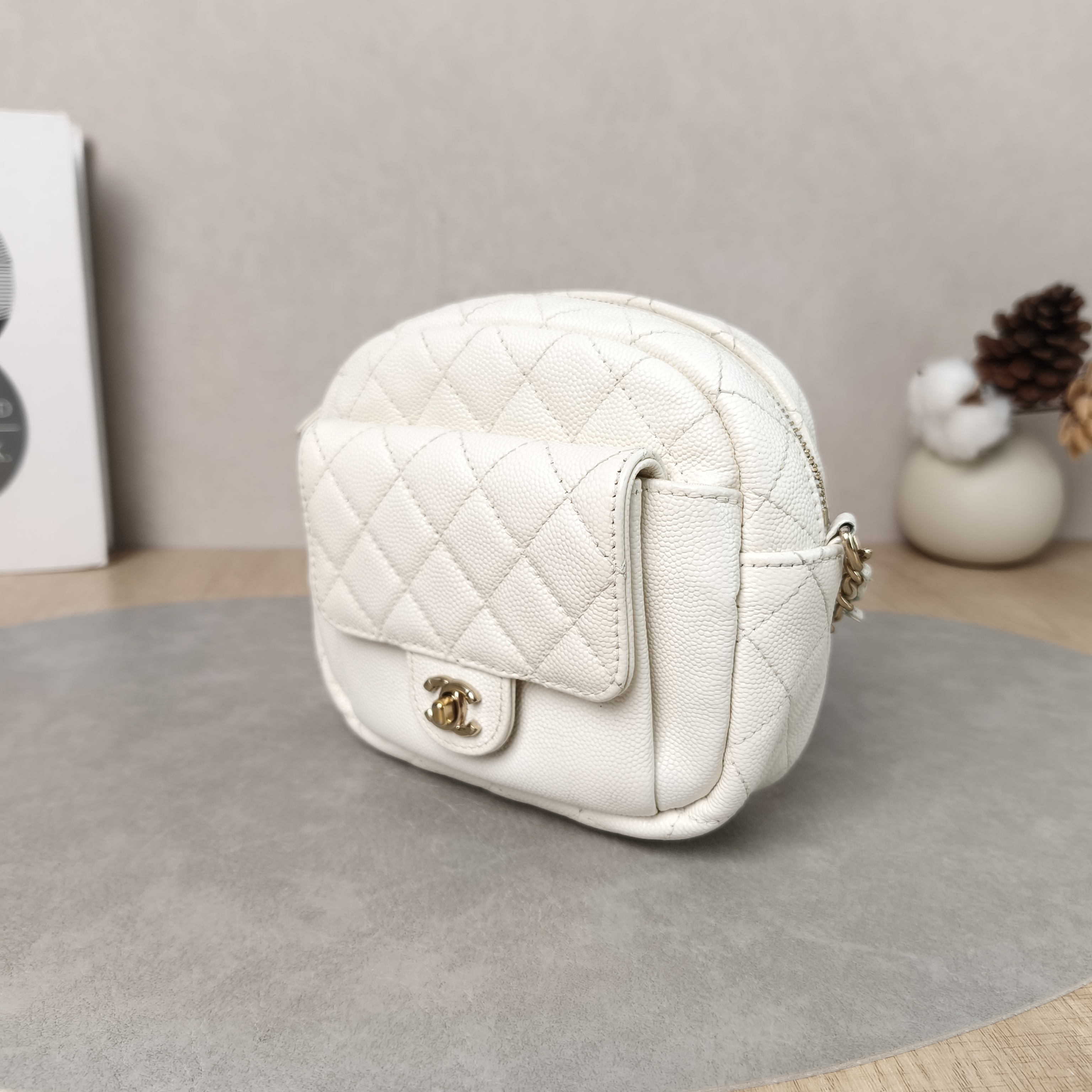 Chanel Crossbody Bag Crossbody Bag White Grained Calfskin One Size17 × 4 × 14 cm — cover view 5 of 5