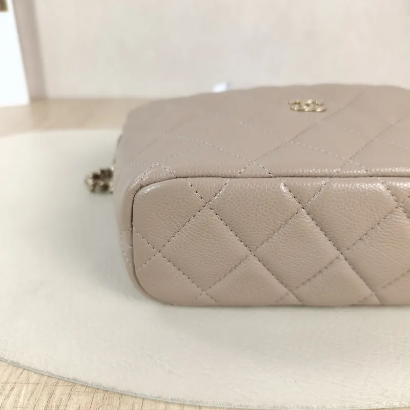 Chanel Crossbody Bag Crossbody Bag Calfskin One Size21.5 × 7.5 × 19 cm — detail view 6 of 12