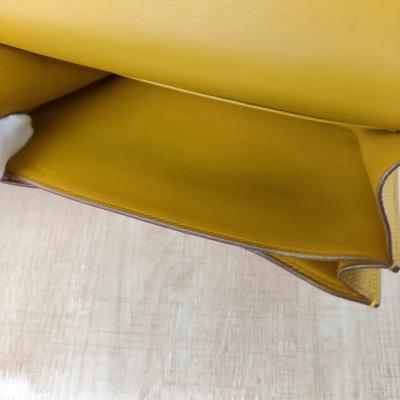 Hermès Crossbody Bag Constance 19 Gold-Tone Hardware Epsom Calfskinmini18 × 4 × 15 cm Conditioned — detail view 15 of 15