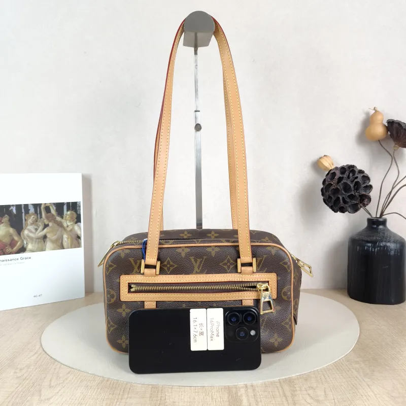 Louis Vuitton Shoulder Bag cite Monogram PVC One Size 26 × 11 × 16 cm — cover view 3 of 5