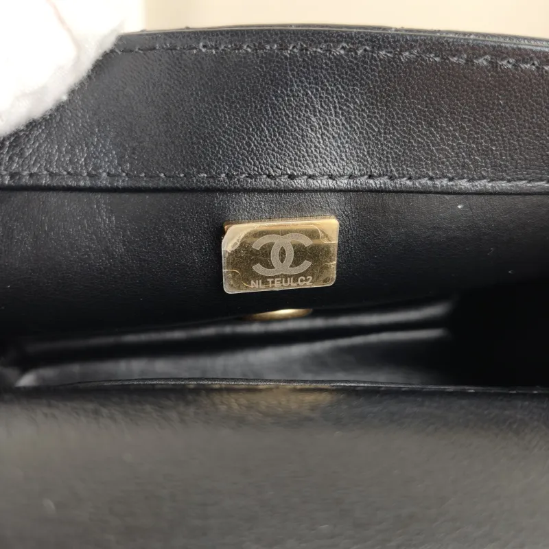 Chanel Crossbody Bag Pearl Black Lambskin Mini 19 × 7 × 13 cm — detail view 1 of 12