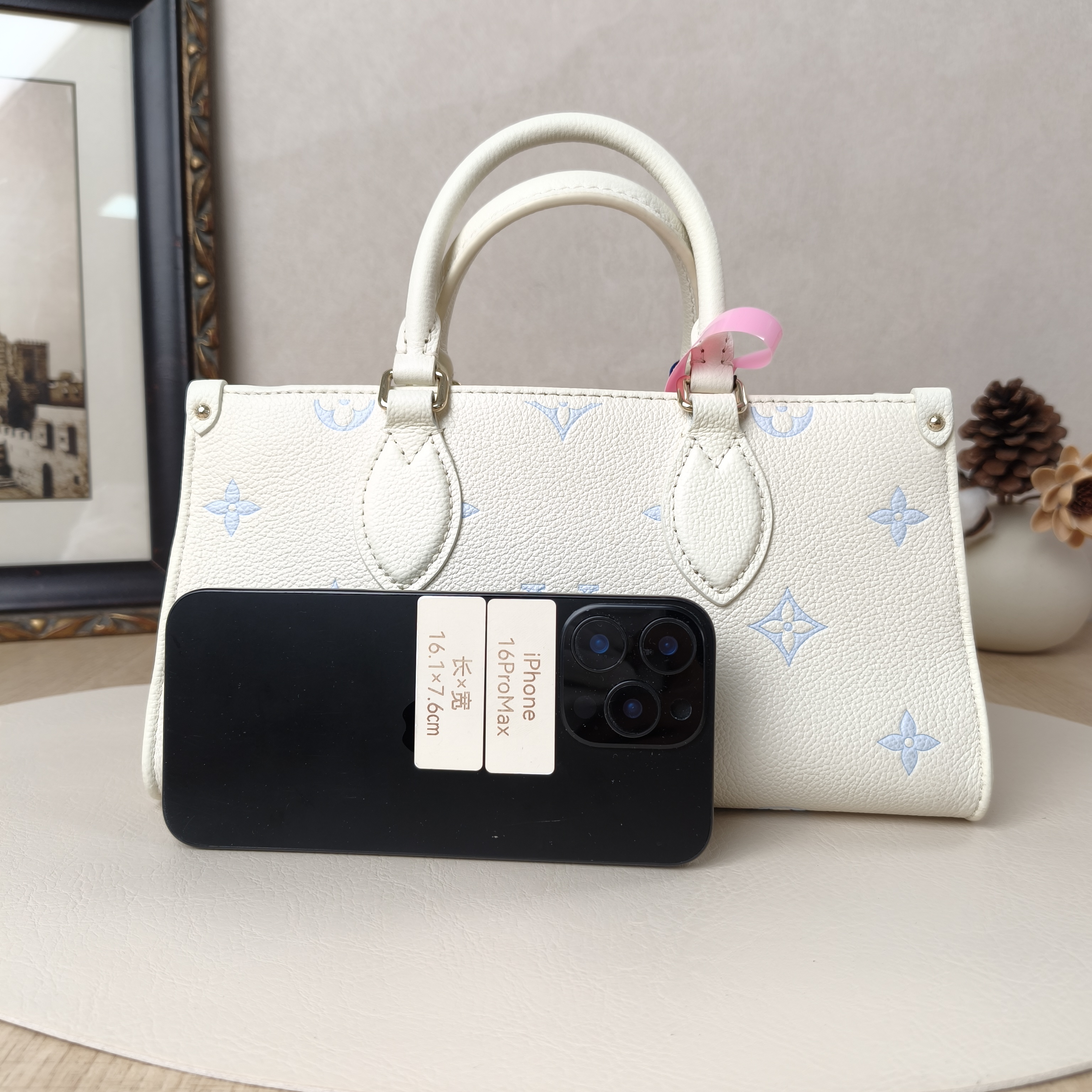 Louis Vuitton Crossbody Bag Onthego East West Two Straps White · Blue Monogram Empreinte Embossed Calfskin Small25 × 10 × 13 cm — cover view 10 of 10