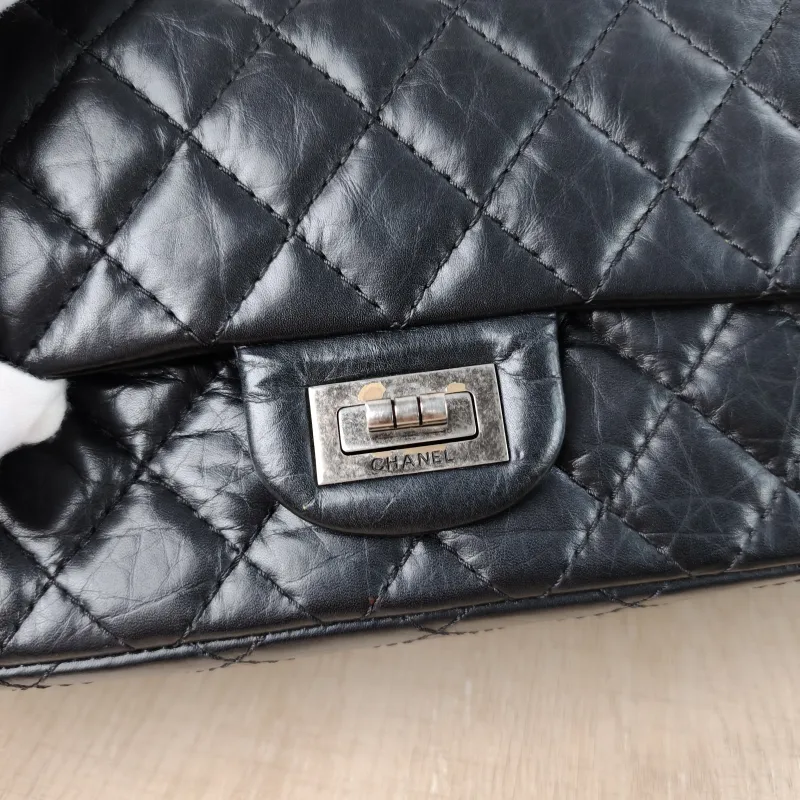 Chanel Shoulder Bag 2.55 Black Calfskin Small 24 × 7.5 × 16 cm 18 — detail view 12 of 13