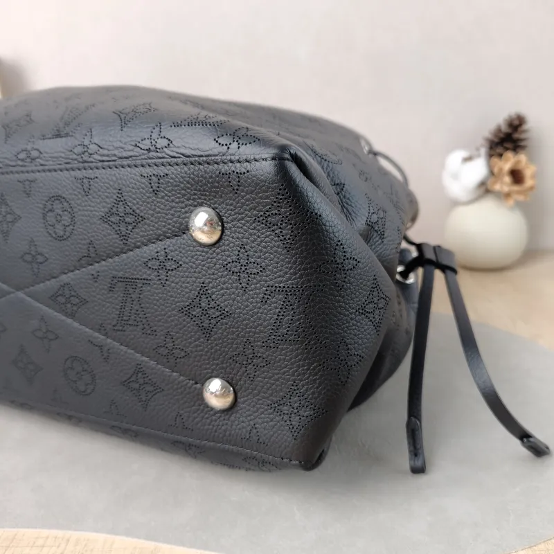 Louis Vuitton Crossbody Bag BELLA TOTE Black Calfskin One Size 32 × 13 × 23 cm — detail view 6 of 14