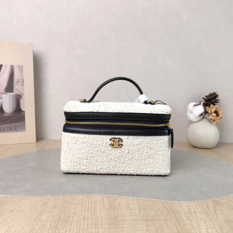 Chanel Crossbody Bag coco-beach Collection lp White Black One Size 19.5 × 5 × 17 cm