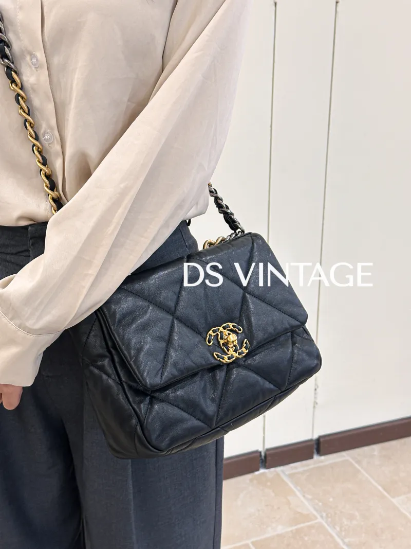 Chanel Crossbody Bag19Bag Black SL ambskin Small26 × 9 × 16 cm — on-model view 2 of 3