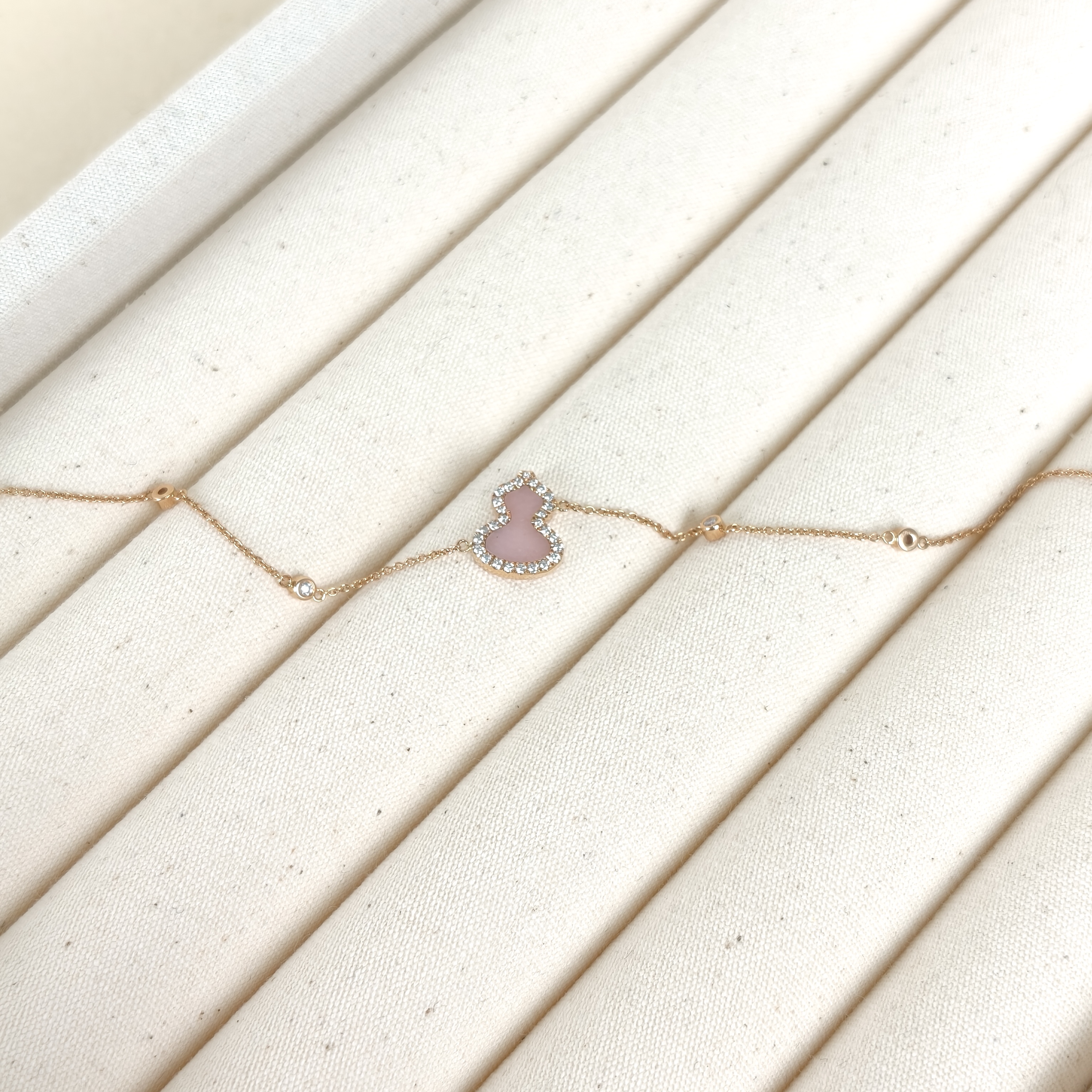 Qeelin Bracelet Wulu Pink18k 1.1*0.85 · 17 — cover view 7 of 8