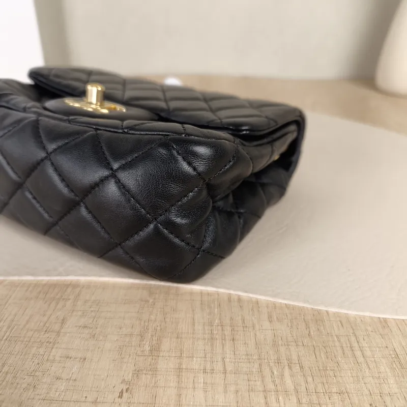 Chanel Crossbody Bag Black Lambskin One Size17 × 8 × 13.5 cm — detail view 13 of 15
