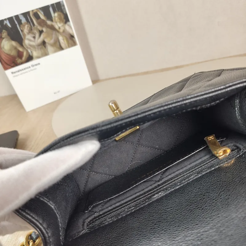 Chanel Crossbody Bag Edition Black Grained Calfskin 20 × 7 × 14.5 cm — detail view 9 of 12