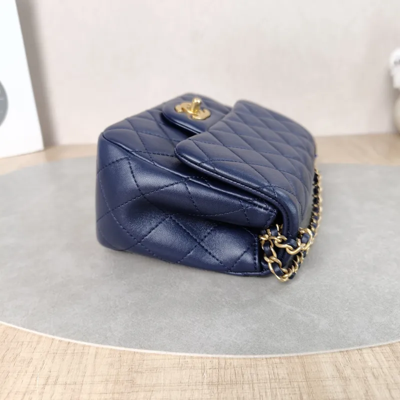 Chanel Crossbody Bag Blue Lambskin 17 × 8 × 13.5 cm — detail view 8 of 11