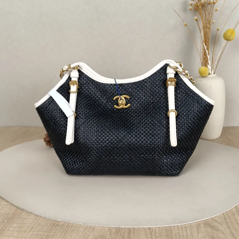 Chanel Shoulder Bag White Woven One Size19 × 7 × 20 cm