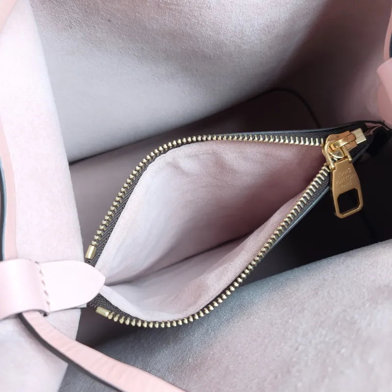 Louis Vuitton Shoulder Bag NÉONOÉ Bucket Bag PVC Medium 26 × 17.5 × 26 cm — detail view 3 of 9