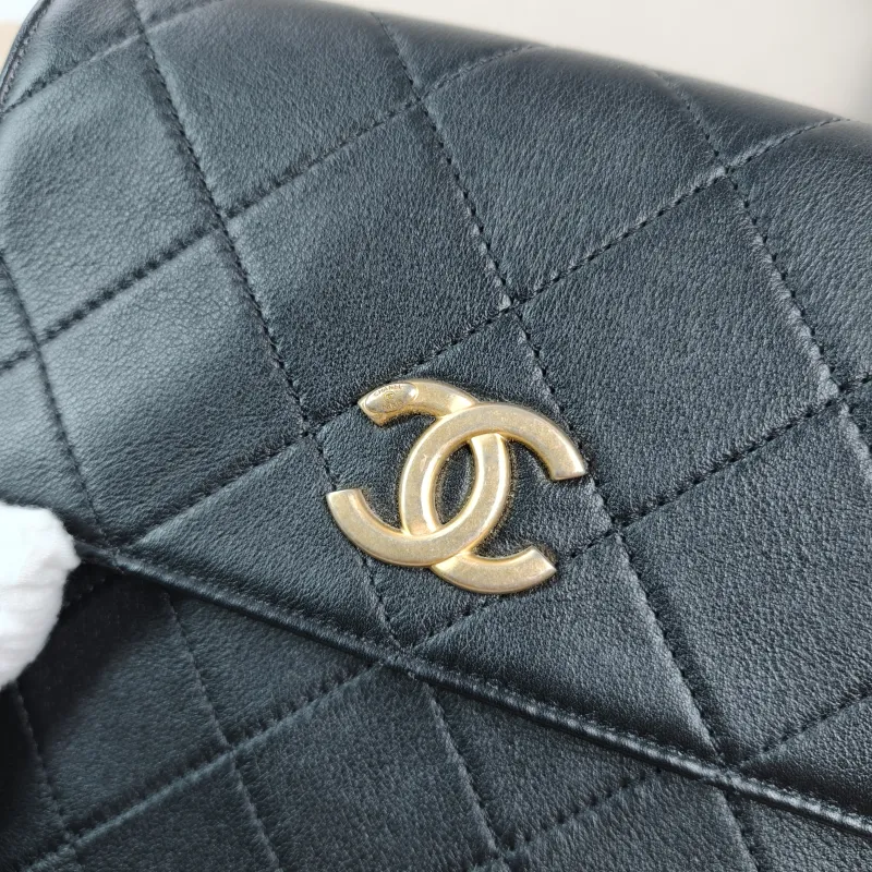 Chanel Pearl hobo Crossbody Bag Black Calfskin One Size18.5 × 7 × 19 cm — detail view 9 of 13