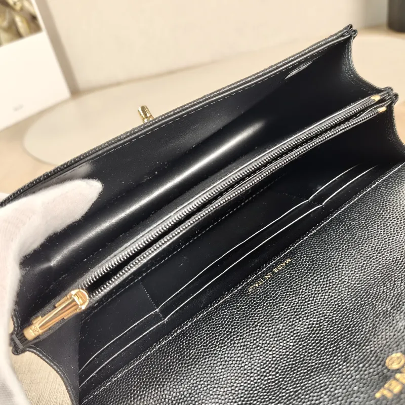 Chanel Crossbody Bag Black Calfskin One Size18.5 × 6 × 11 cm — detail view 4 of 12