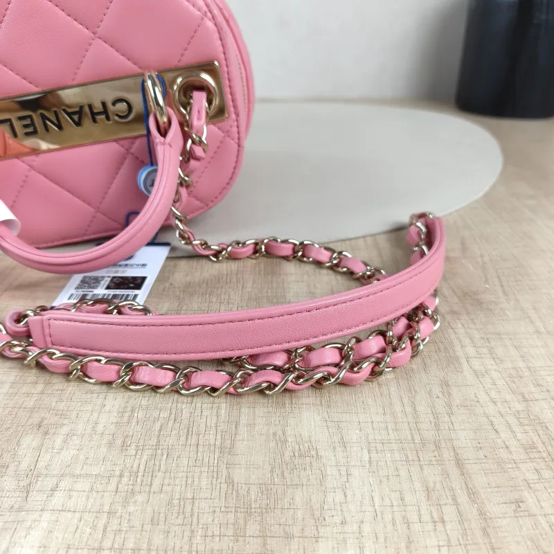 Chanel Crossbody Bag Trendy cc Crossbody Bag Pink Lambskin One Size15.5 × 12 × 16 cm — detail view 5 of 12