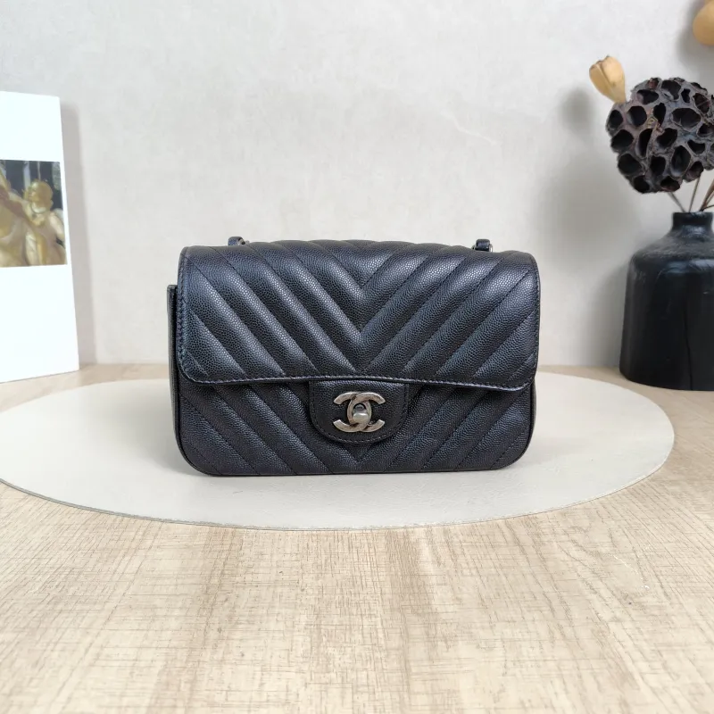 Chanel Crossbody Bag Classic Flap Large Mini CF Mini Black V Grained Calfskin mini20 × 6 × 12 cm
