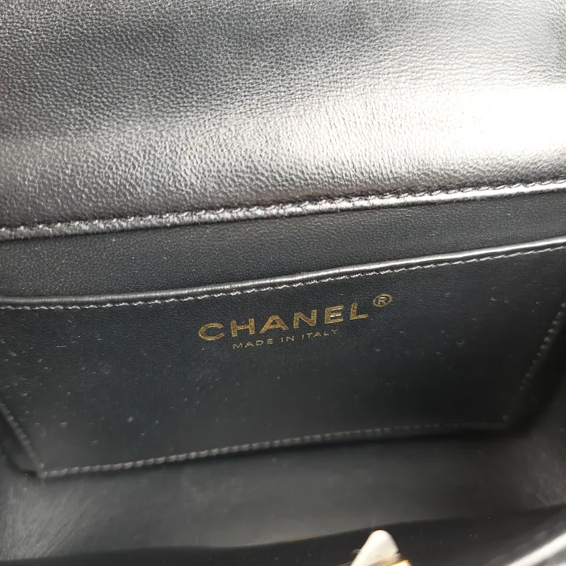 Chanel Crossbody Bag Pearl Black Lambskin One Size17 × 5 × 12.5 cm — detail view 10 of 12