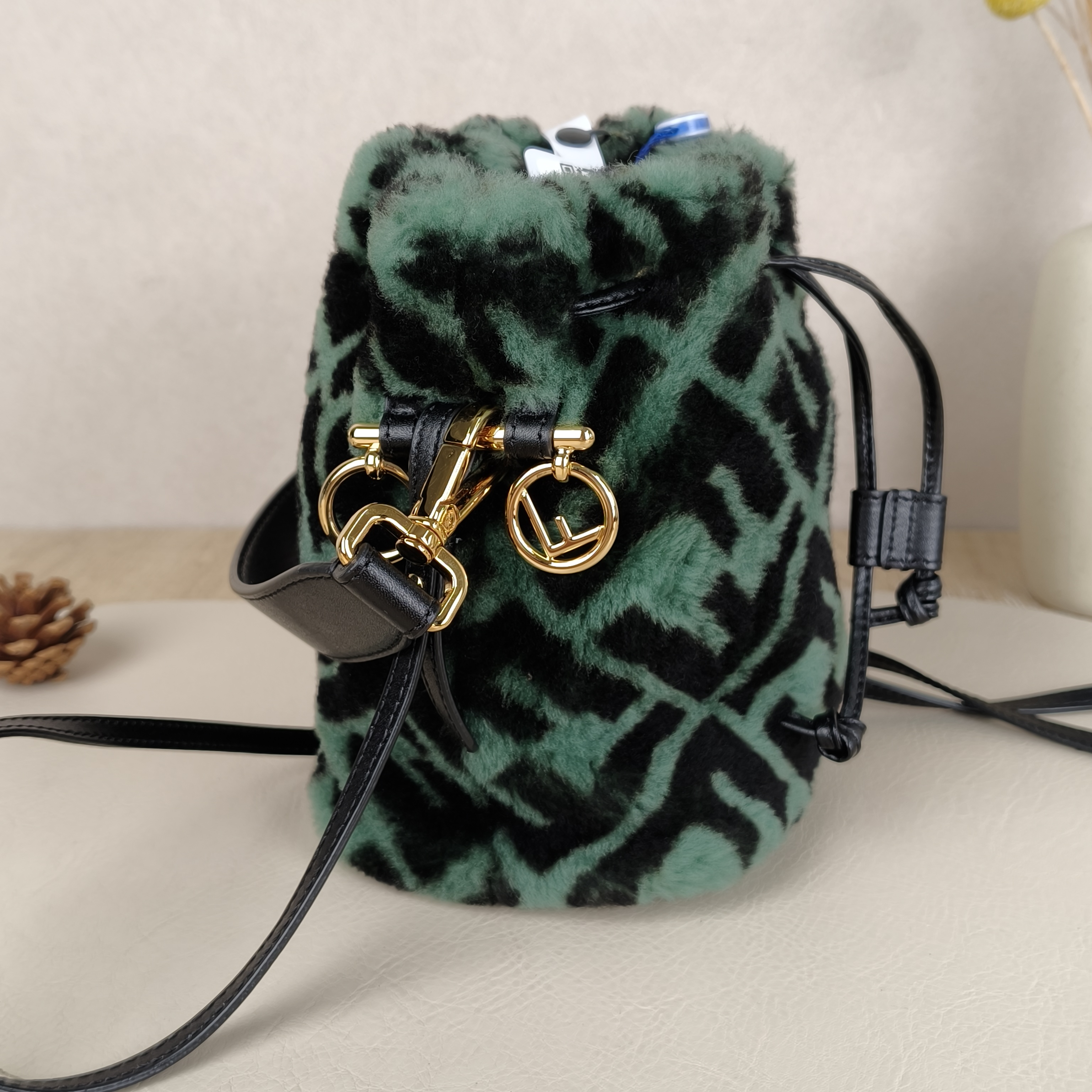 FENDI Crossbody Bag Mon Tresor Bucket Bag Green Black mini12 × 10 × 18 cm — cover view 7 of 8