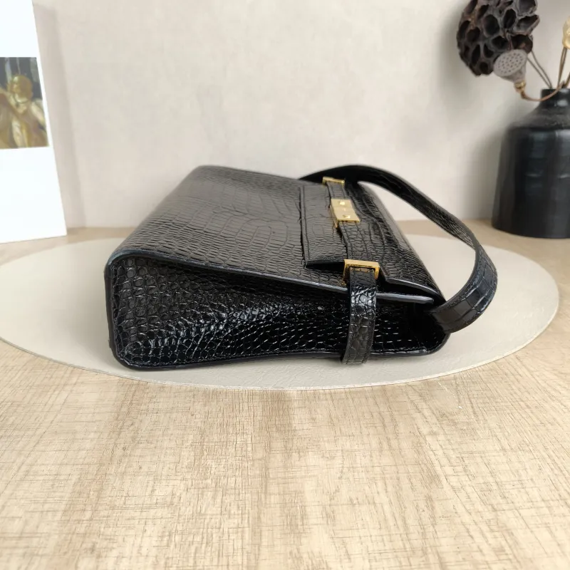 SAINT LAURENT Shoulder Bag MANHATTAN Black Calfskin Medium29 × 7.5 × 20 cm — detail view 6 of 13