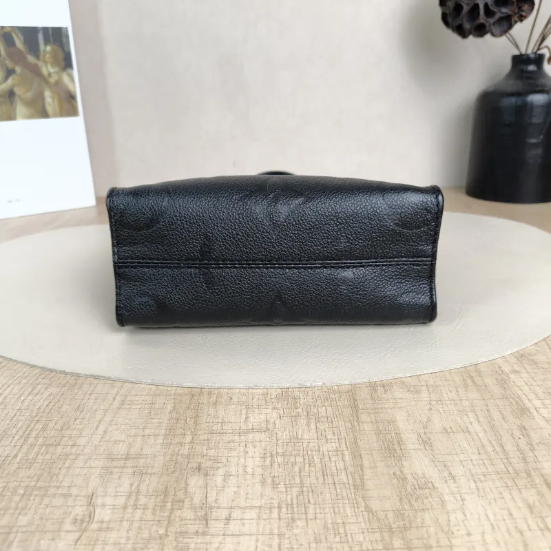 Louis Vuitton Crossbody Bag Onthego BB Black Empreinte Embossed Calfskin Monogram BB18 × 8.5 × 15 cm — cover view 4 of 5
