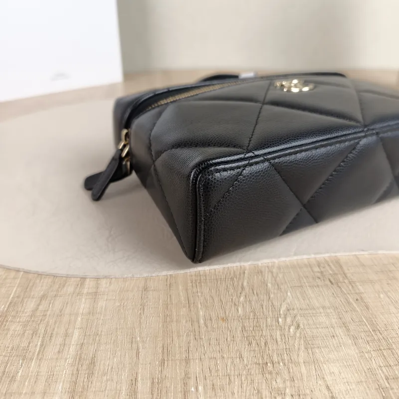 Chanel Crossbody Bag lp Box Bag Top Handle Crossbody Bag Black Calfskin 19.5 × 5 × 12 cm — detail view 9 of 12