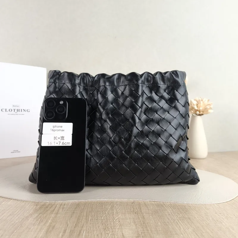 Bottega Veneta Shoulder Bag Dustbag Shoulder Bag Black Calfskin Medium 32 × 1 × 23 cm — cover view 4 of 5