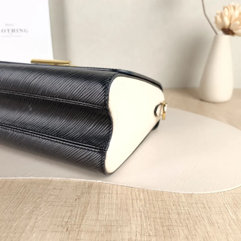 Louis Vuitton Crossbody Bag Crafty Twist Black · White Epi Embossed Calfskin Medium 23 × 9.5 × 17 cm — detail view 4 of 11