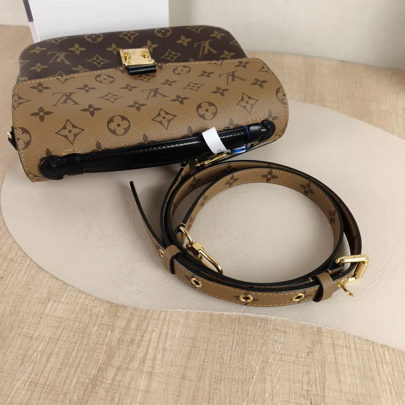 Louis Vuitton Crossbody Bag Pochette Métis Monogram Colorblock PVC Medium 25 × 7 × 19 cm — detail view 3 of 14
