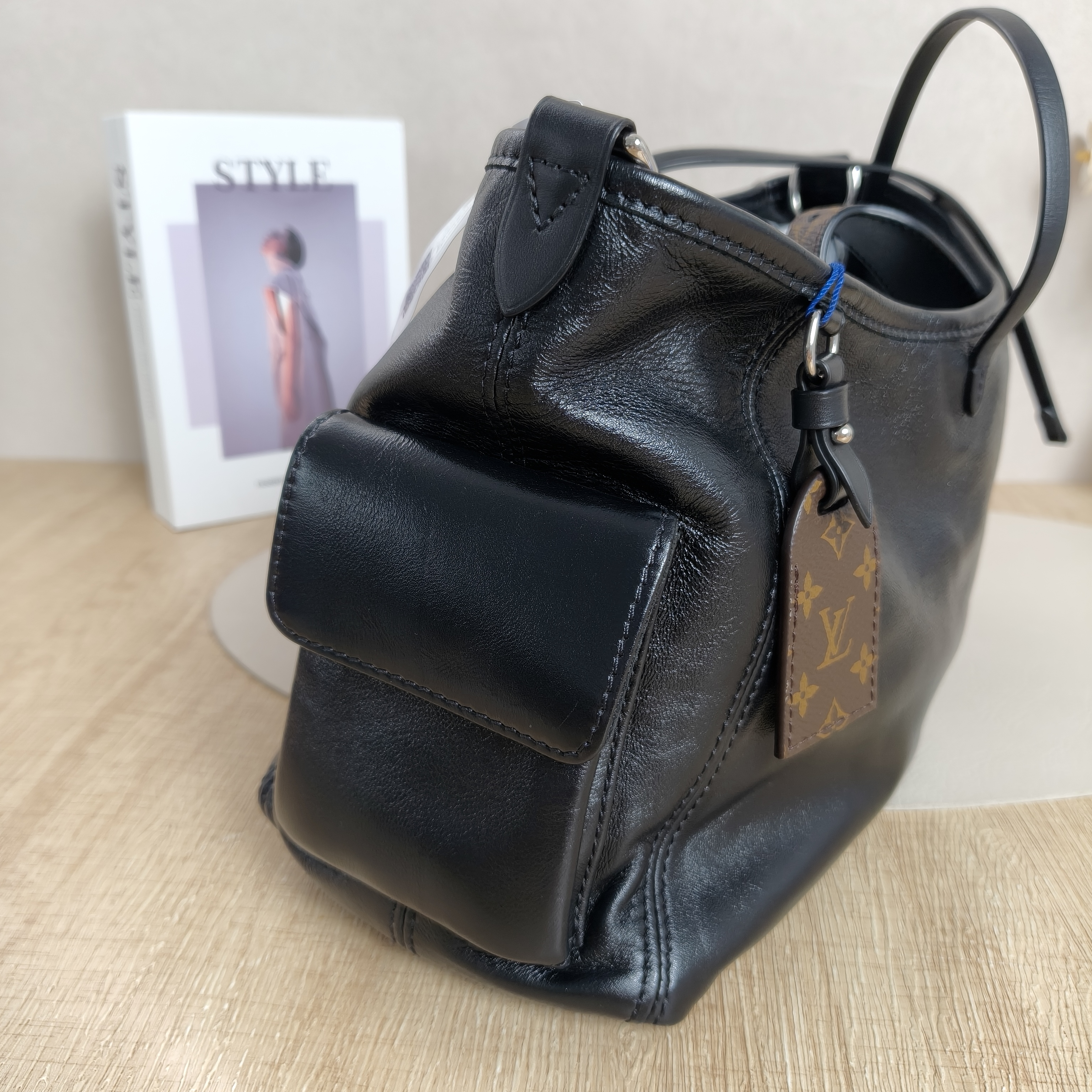 Louis Vuitton Crossbody Bag Carryall Cargo Vibe Black SL ambskin33.5 × 15 × 23 cm — cover view 5 of 9