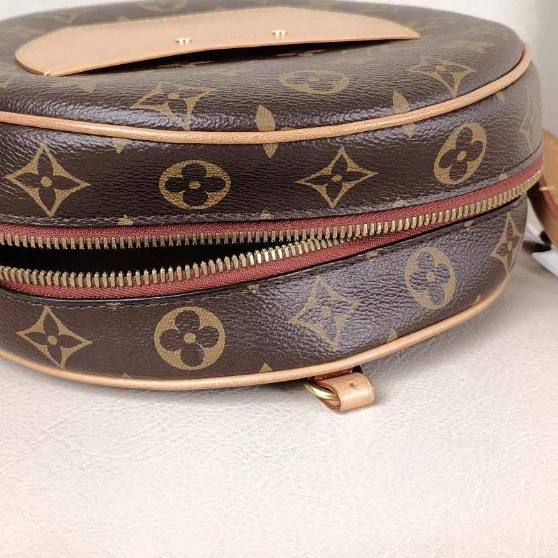Louis Vuitton Crossbody Bag BOITE CHAPEAU SOUPLE Monogram PVC Large 20 × 8 × 22.5 cm — detail view 11 of 11