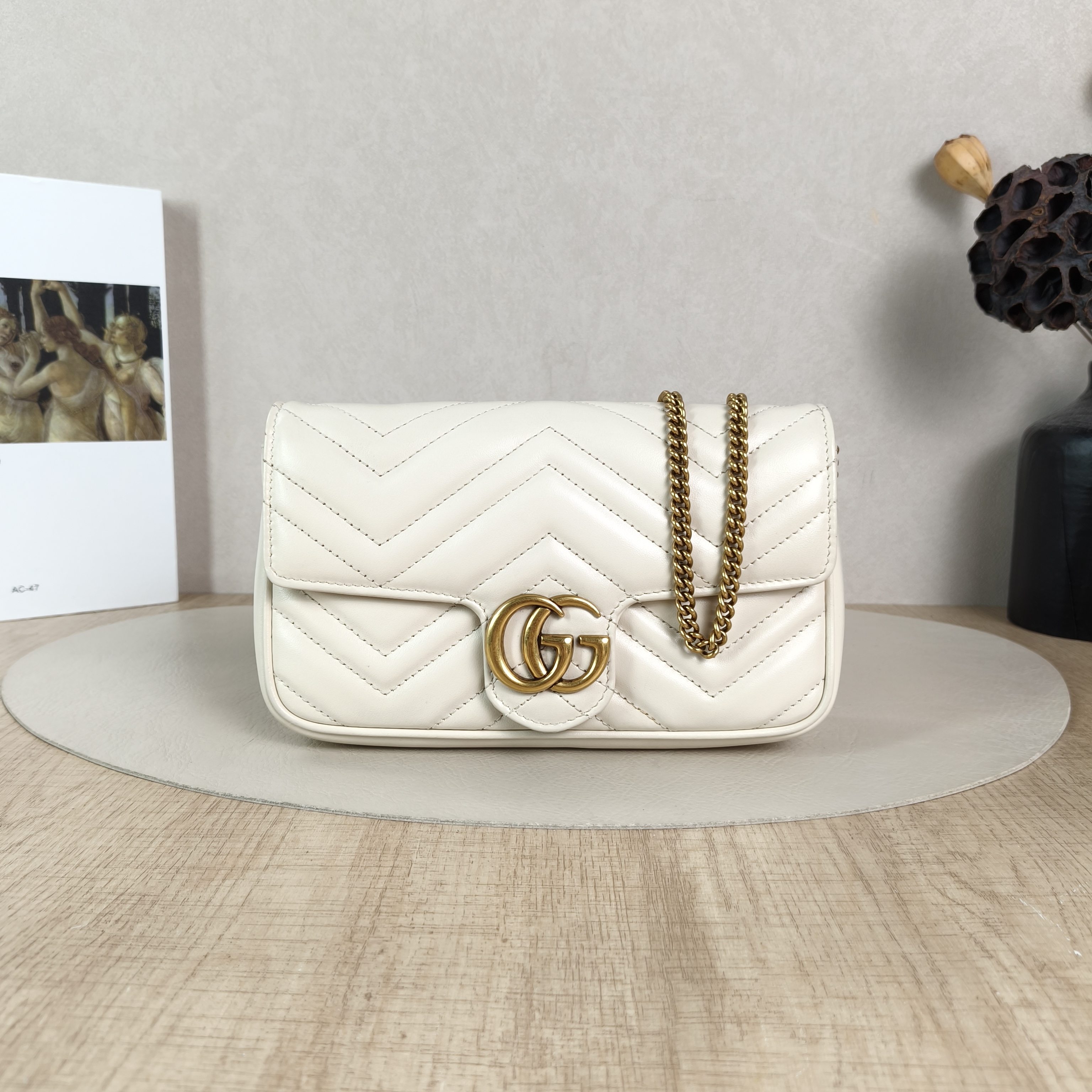 GUCCI Crossbody Bag GG Marmont Small Marmont 22White Calfskin Small22 × 6 × 13 cm