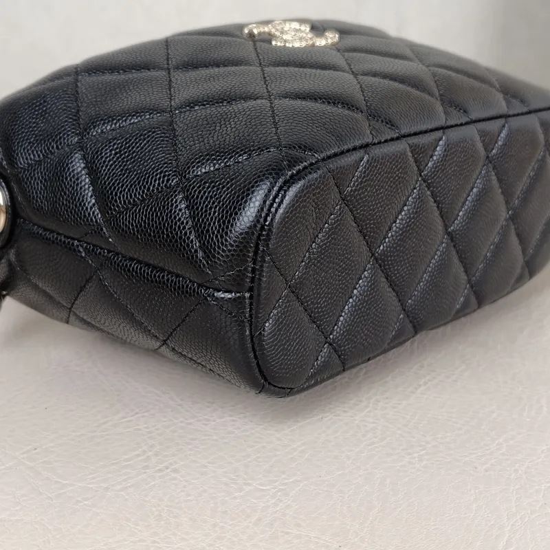 Chanel Crossbody Bag Crossbody Bag Black Grained Calfskin 16 × 6 × 13 cm — detail view 2 of 12
