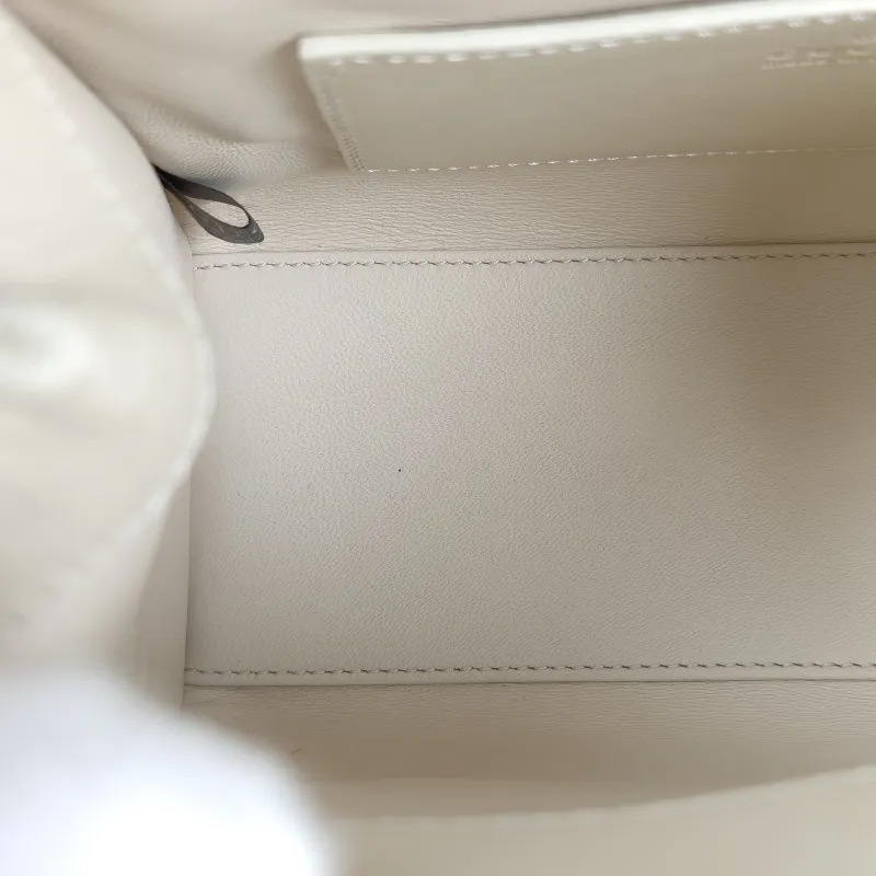GUCCI Top Handle Bag Diana Top Handle Bag White Calfskin Small 20 × 10 × 16 cm — detail view 8 of 10