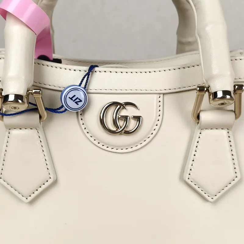 GUCCI Top Handle Bag Diana Top Handle Bag White Calfskin Small 20 × 10 × 16 cm — detail view 4 of 10