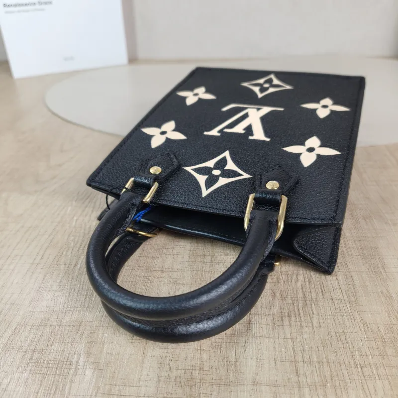 Louis Vuitton Crossbody Bag PETIT SAC PLAT Mini Calfskin Mini 14 × 5 × 17 cm — detail view 10 of 10