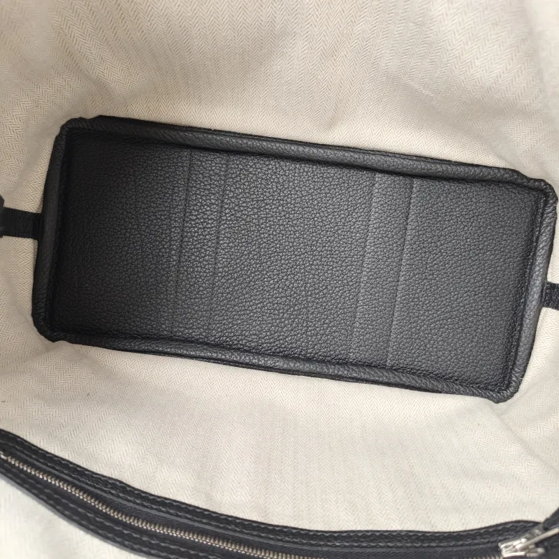 Hermès Top Handle Bag Garden Party 30 30Black Negonda Calfskin Medium30 × 13 × 21 cm — detail view 6 of 11