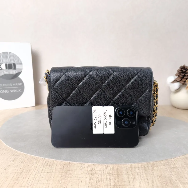 Chanel Crossbody Bag22a Black Grained Calfskin One Size20 × 6 × 15 cm — cover view 2 of 5