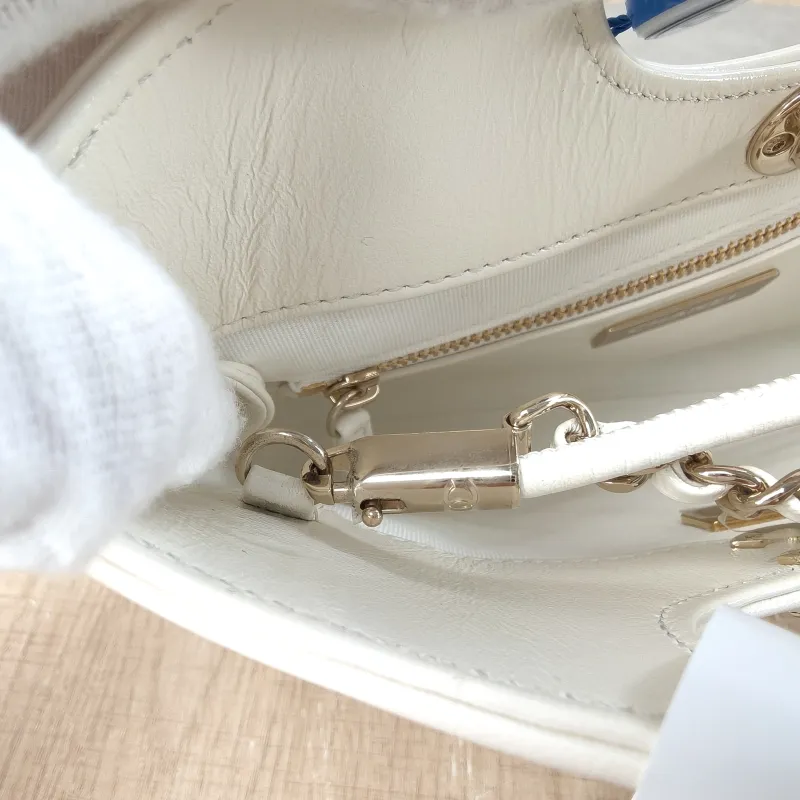 Chanel Crossbody Bag 31Bag White Gold Waxed Leather Mini 23 × 5.5 × 22 cm — detail view 10 of 11