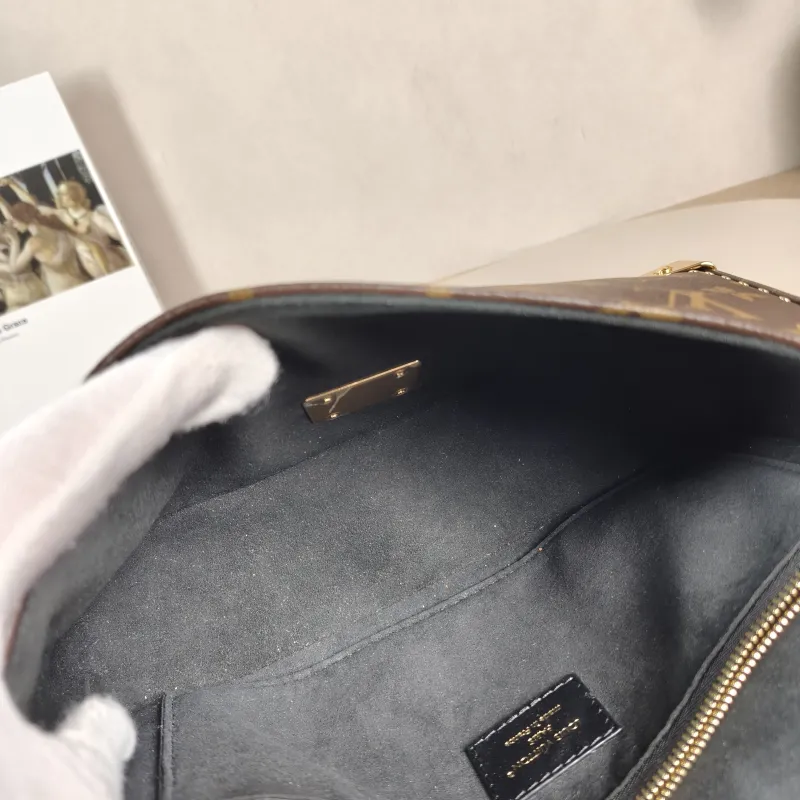 Louis Vuitton Shoulder Bag Trunkie Box Chain Bag Monogram PVC Large 27 × 8 × 16 cm — detail view 5 of 14