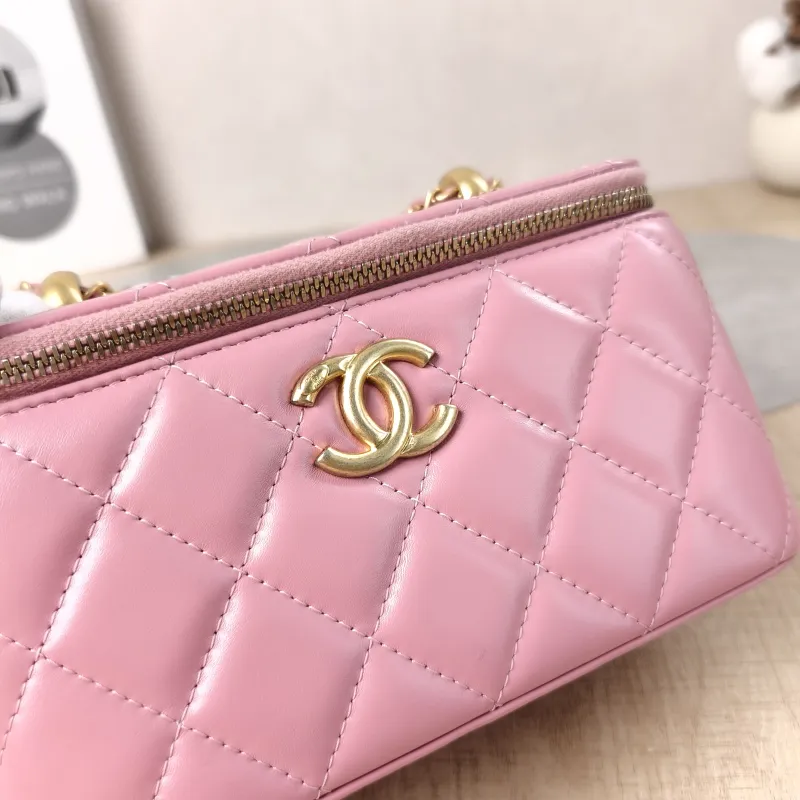 Chanel Crossbody Bag Pink Lambskin One Size17 × 8 × 9.5 cm — detail view 11 of 15