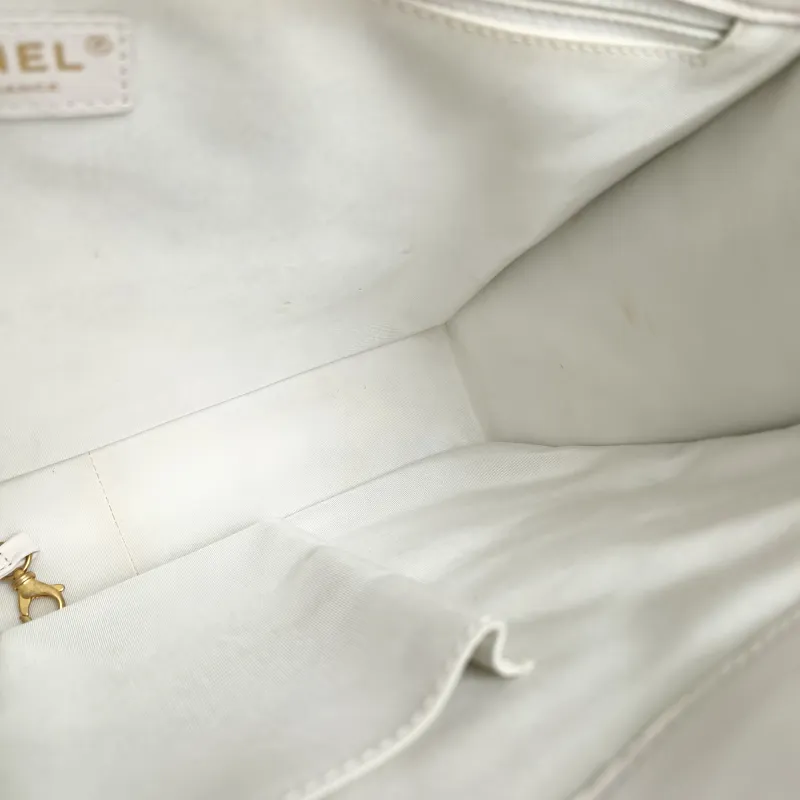 Chanel Shoulder Bag tote White Grained Calfskin 34 × 10 × 25.5 cm 31 — detail view 1 of 13
