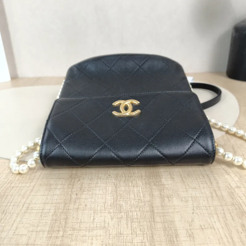 Chanel Pearl hobo Crossbody Bag Black Calfskin One Size18.5 × 7 × 19 cm — detail view 5 of 13