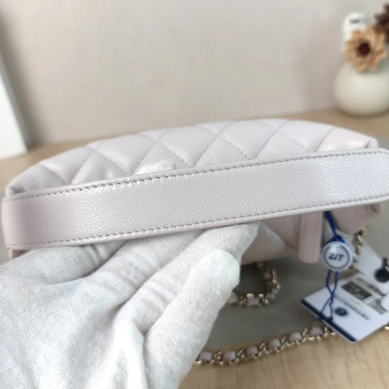 Chanel Crossbody Bag Crossbody Bag Pink Calfskin21.5 × 7.5 × 19 cm — detail view 7 of 14