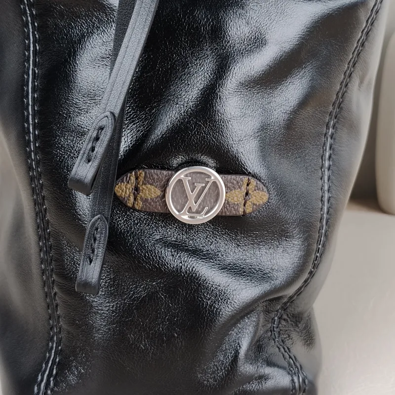 Louis Vuitton Shoulder Bag Off Duty Vibe Chain Bag Black SL ambskin Medium 33 × 11.5 × 24 cm — detail view 11 of 11