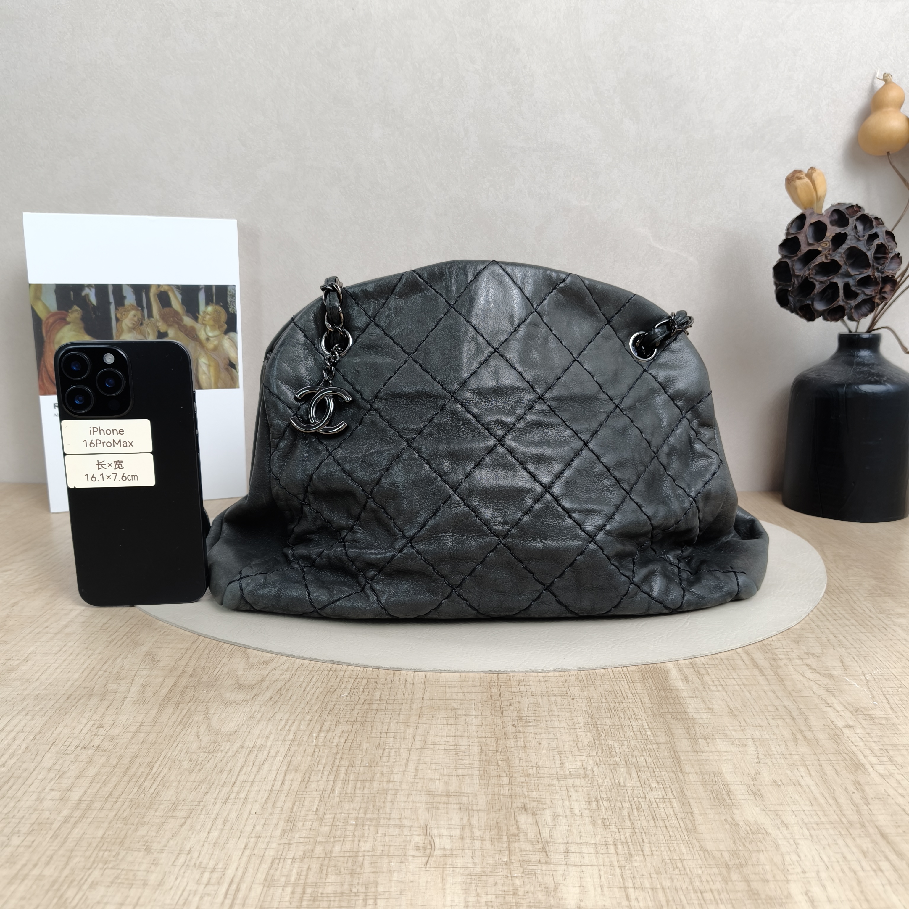 Chanel Shoulder Bag Tote Bag Green Calfskin33 × 11 × 25 cm — cover view 2 of 5