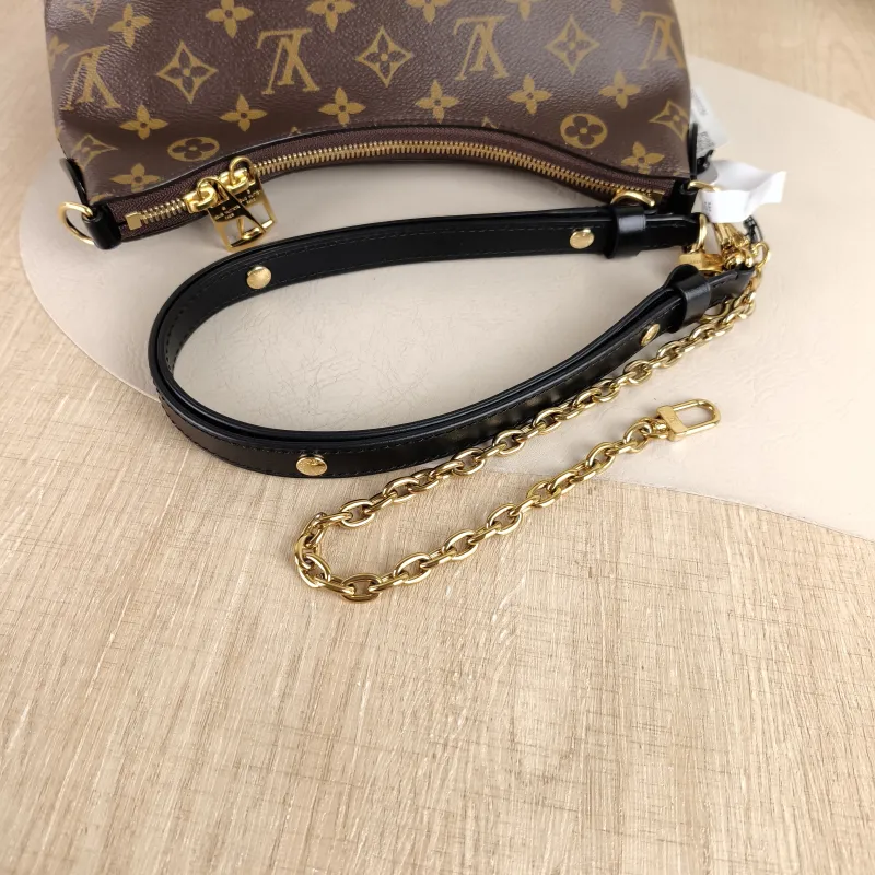 Louis Vuitton Crossbody Bag Boulogne PVC Small 26 × 9.5 × 16 cm — detail view 2 of 9