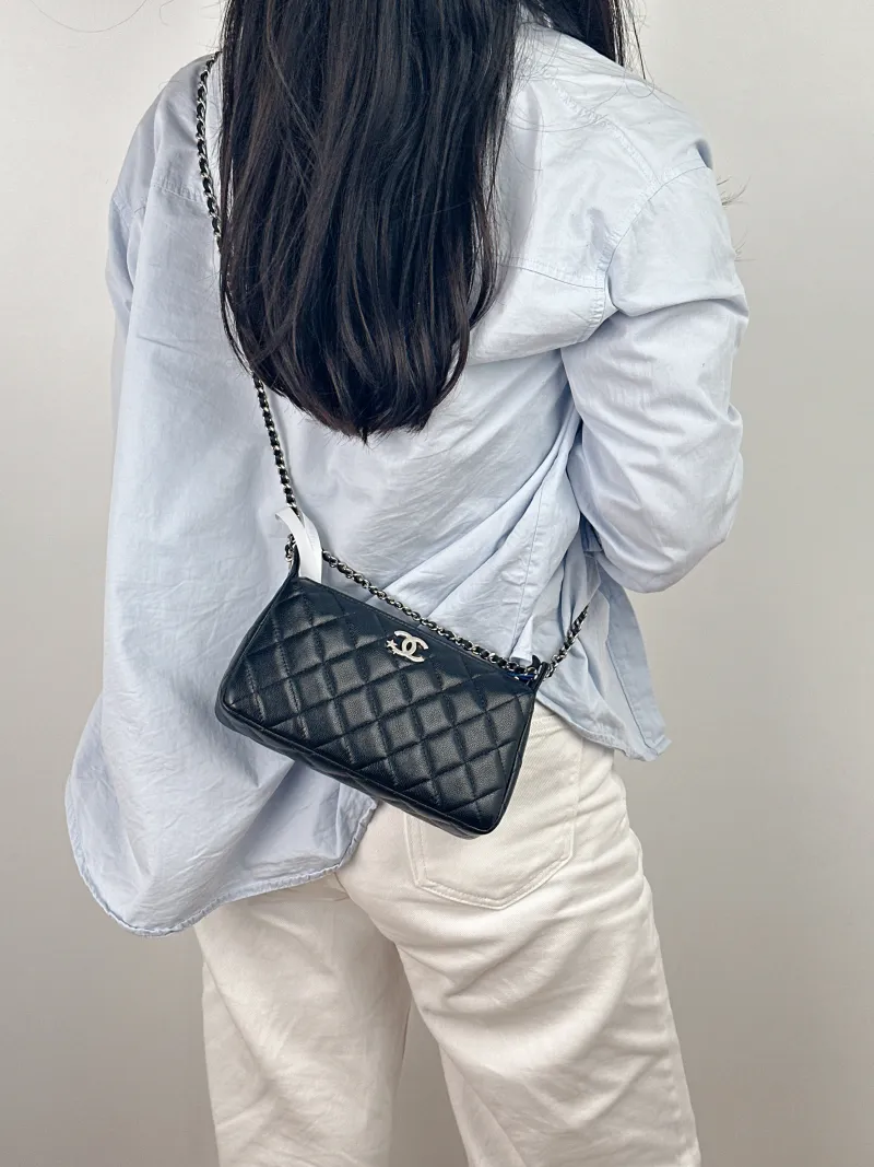 Chanel Crossbody Bag 25a Black Grained Calfskin One Size 21 × 5.5 × 12 cm — on-model view 2 of 2